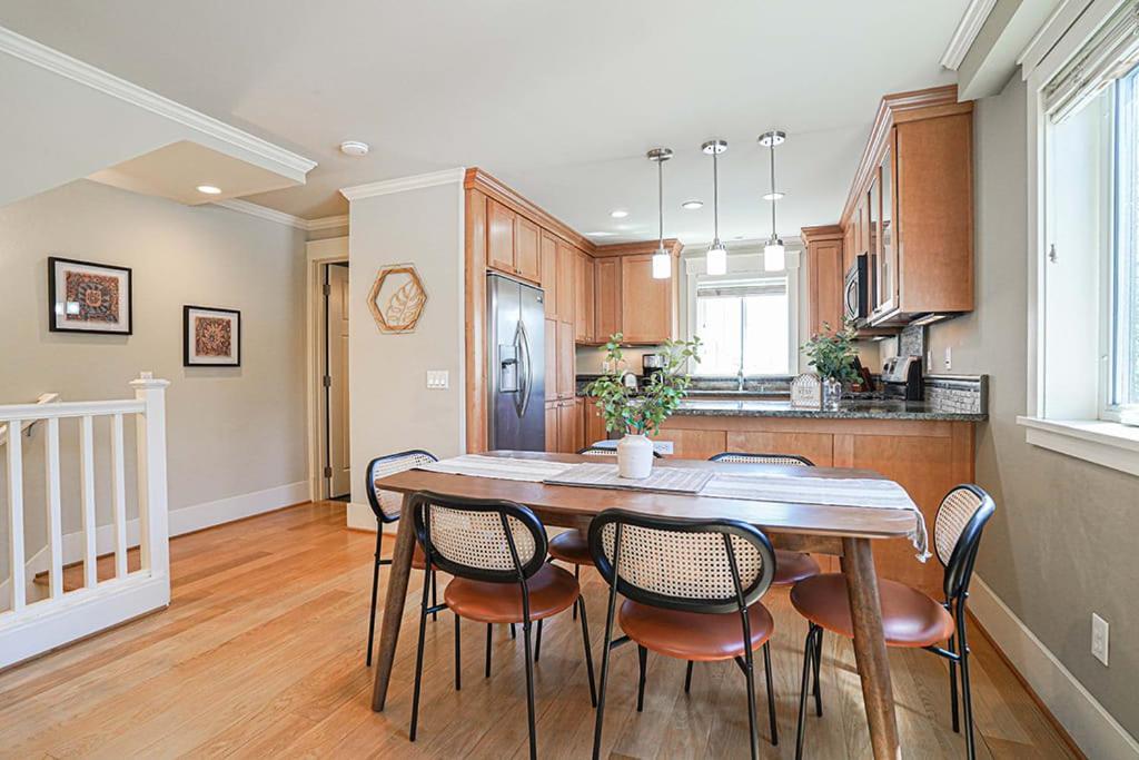 Exquisite Central Townhome With Spacious Loft And Gourmet Kitchen Seattle Exterior foto