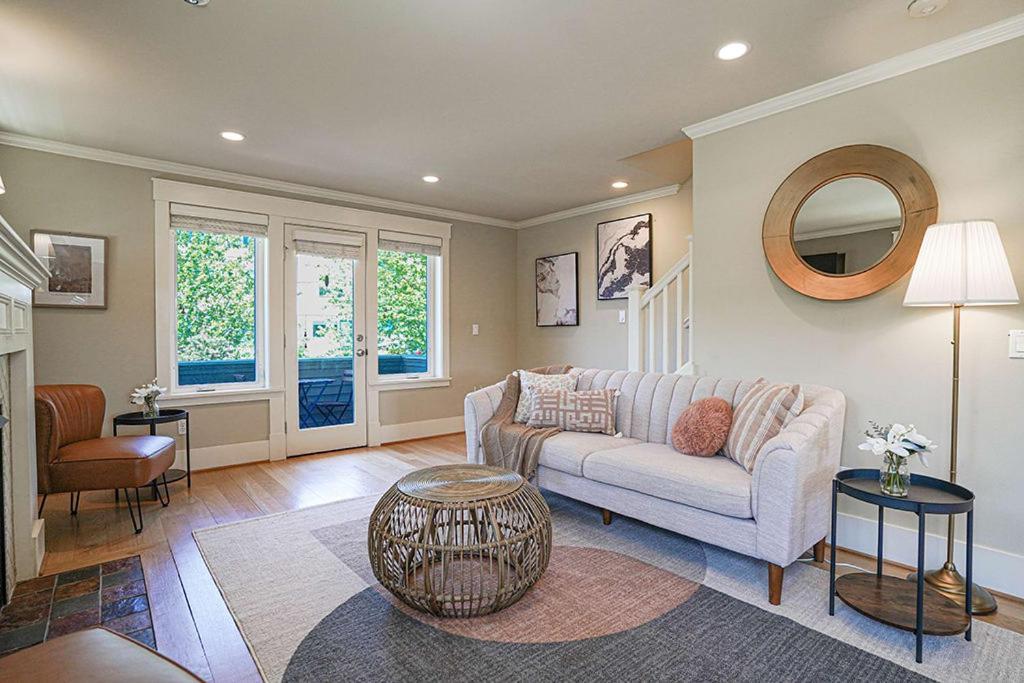 Exquisite Central Townhome With Spacious Loft And Gourmet Kitchen Seattle Exterior foto